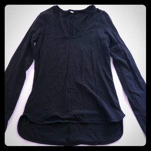 Lululemon Black top. Size 2, good condition.